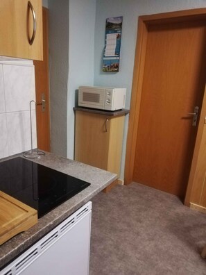 Fridge, microwave, stovetop, toaster