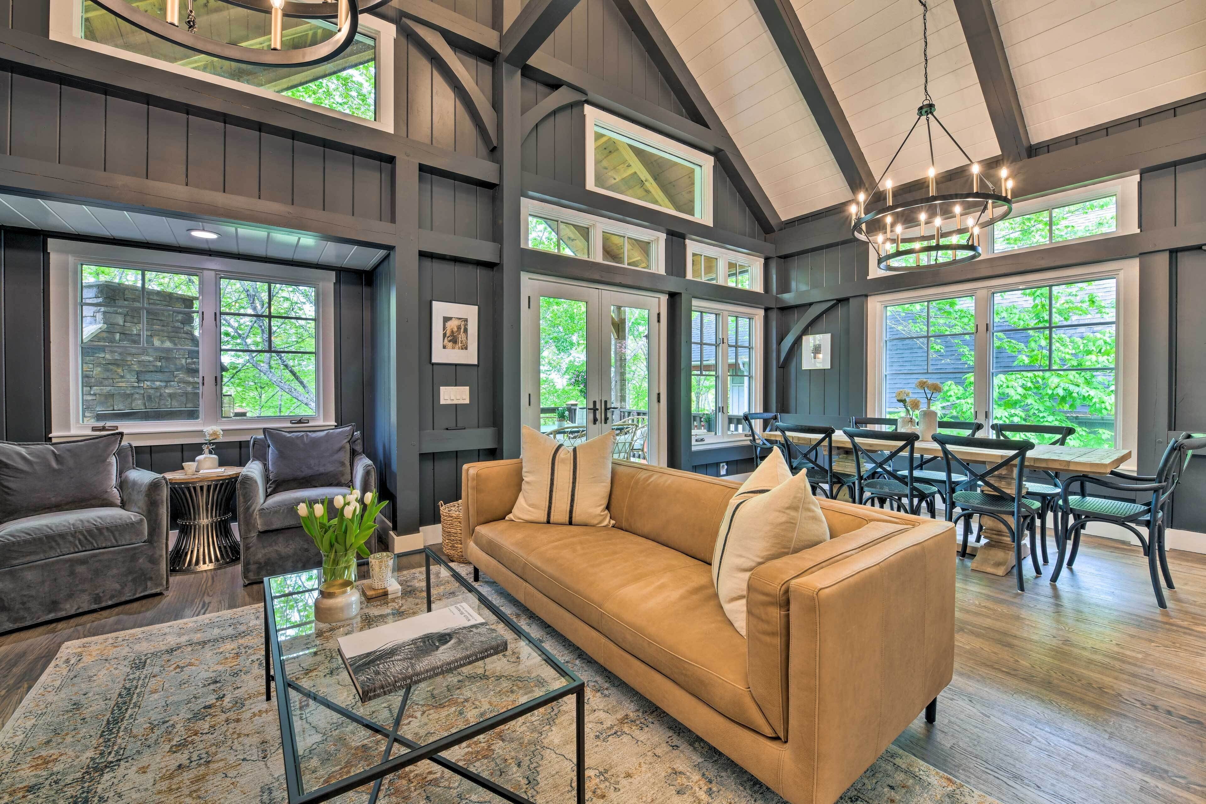 Mountain Retreat W/ 2 Fireplaces & 3 King Suites - Highlands, NC