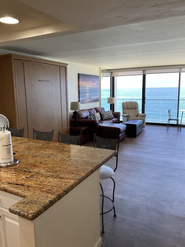 floor to ceiling windows,180 degree view of ocean, 11th floor