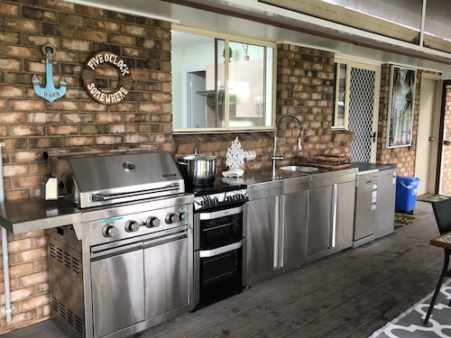 Fully Pet Friendly Home with Pool & Boat Parking