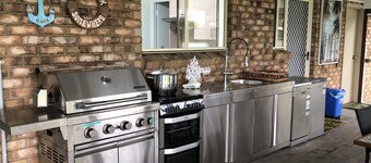 Fully Pet Friendly Home with Pool & Boat Parking