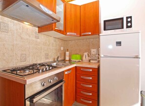 冰箱、微波炉、烤箱、炉灶