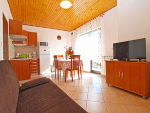 Interior - Holiday home mit Pool und Klimaanlage (Pajkovići)