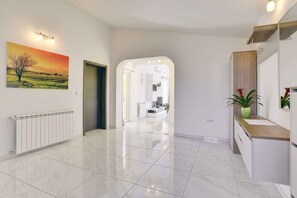 Interior - with shared garden and barbecue (Valtura)