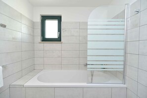 Shower - Holiday home with a/c (Žminj)