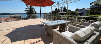 Elegant Superior King Suite w/ Seaview