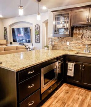 Fridge, microwave, stovetop, dishwasher