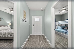 3 camere, materassi in memory foam, tende oscuranti, ferro/asse da stiro