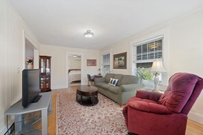 2 bedrooms, desk, iron/ironing board, free WiFi