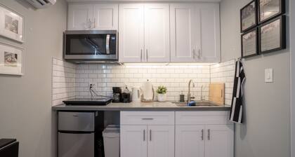 Modern Private Cozy Suite - Mins from Everything