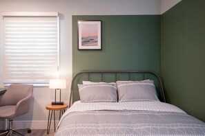 1 habitación, escritorio, tabla de planchar con plancha y wifi gratis