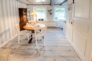 Dining - fewo1846 - "Unsere Blume" / charming 2-room apartment with balcony and harbor view (Flensburg)