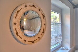 Unclassified image, 5 of 28, button