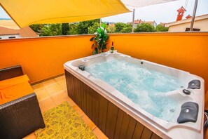 Bain à remous extérieur