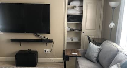 Private, comfy and cozy apartment in family neighborhood