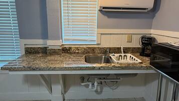 冰箱、微波炉、烤箱、炉灶