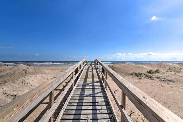 Una spiaggia nelle vicinanze