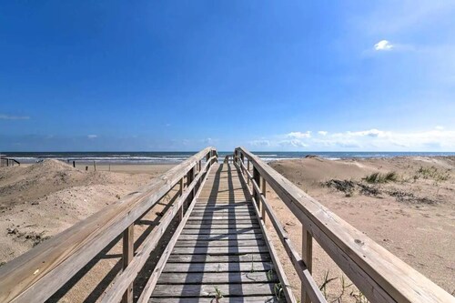 The Mark at Surfside, Apt. 4