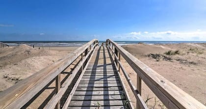 The Mark at Surfside, Apt. 4