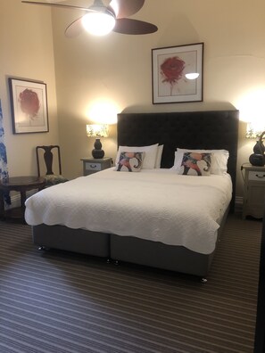 8 bedrooms, iron/ironing board, free WiFi, bed sheets - 1890's Heritage Guesthouse, oozing with character and charm (Blackheath)