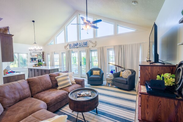 Smart-TV, DVD-Player, Bücher