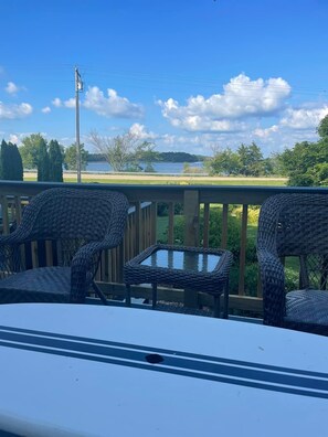 Property grounds - Clinton Lake Vacation Rentals.Charlie’s Lakeside Cottage!! Beautiful lake views! (Weldon)