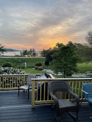 Terrace/patio - Clinton Lake Vacation Rentals.Charlie’s Lakeside Cottage!! Beautiful lake views! (Weldon)