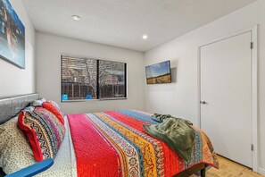 3 室のベッドルーム、デスク、アイロン / アイロン台、WiFi (無料)