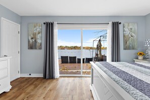 3 bedrooms, desk, iron/ironing board, travel cot