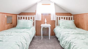 3 Schlafzimmer, Schreibtisch, Bügeleisen/Bügelbrett, Reisekinderbett