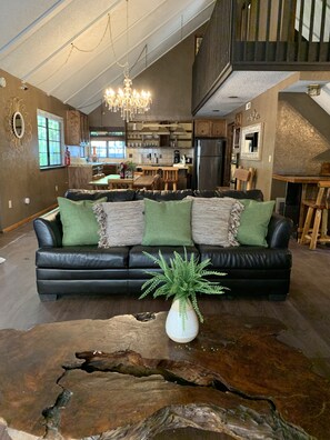 Luxury Cabin | 2 bedrooms, free WiFi, bed sheets