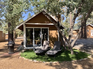 Romantic Studio Suite | Free WiFi, bed sheets - Grey Squirrel Resort (Big Bear Lake)