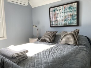 4 bedrooms, desk, travel cot, free WiFi