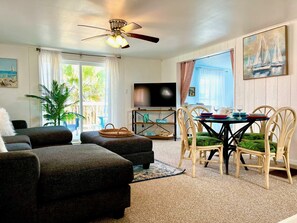 Een smart-tv en boeken