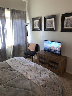 Desk - Eagle townhouse beautiful and well appointed sleeps 6. Designer unit! (Eagle)