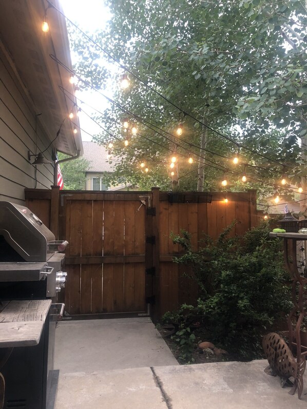 Property grounds - Eagle townhouse beautiful and well appointed sleeps 6. Designer unit! (Eagle)