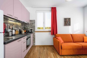 Fridge, oven, stovetop, coffee/tea maker - Holiday apartment near the beach and with air conditioning (Umag)