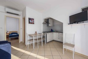 Interior - Holiday apartment with air conditioning near the sea (Lovrečica)