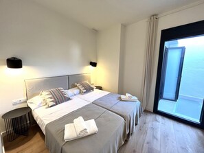2 bedrooms, iron/ironing board, Internet, bed sheets