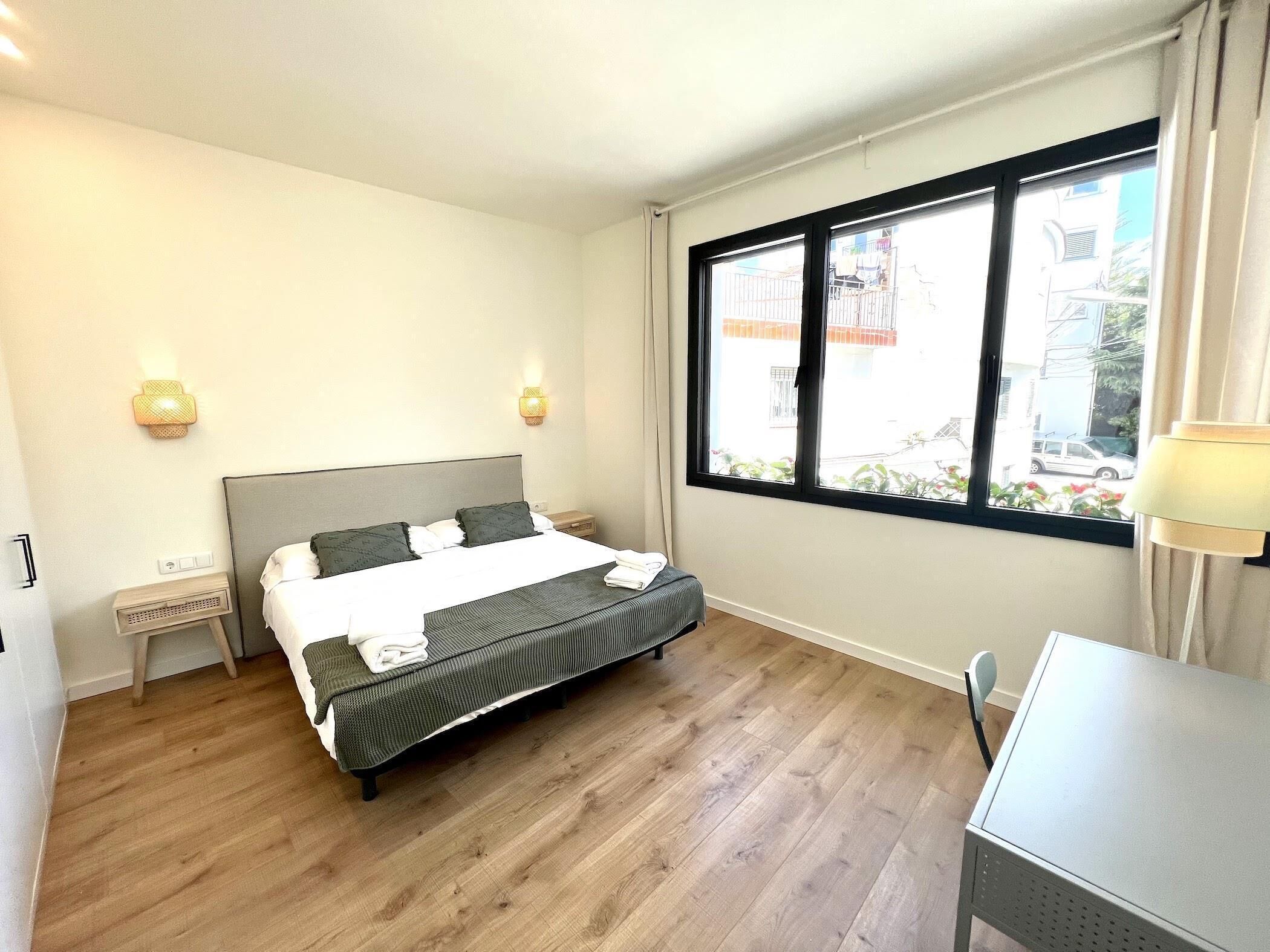 2 bedrooms, iron/ironing board, Internet, bed sheets