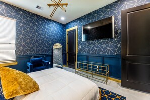 4 bedrooms, desk, iron/ironing board, free WiFi