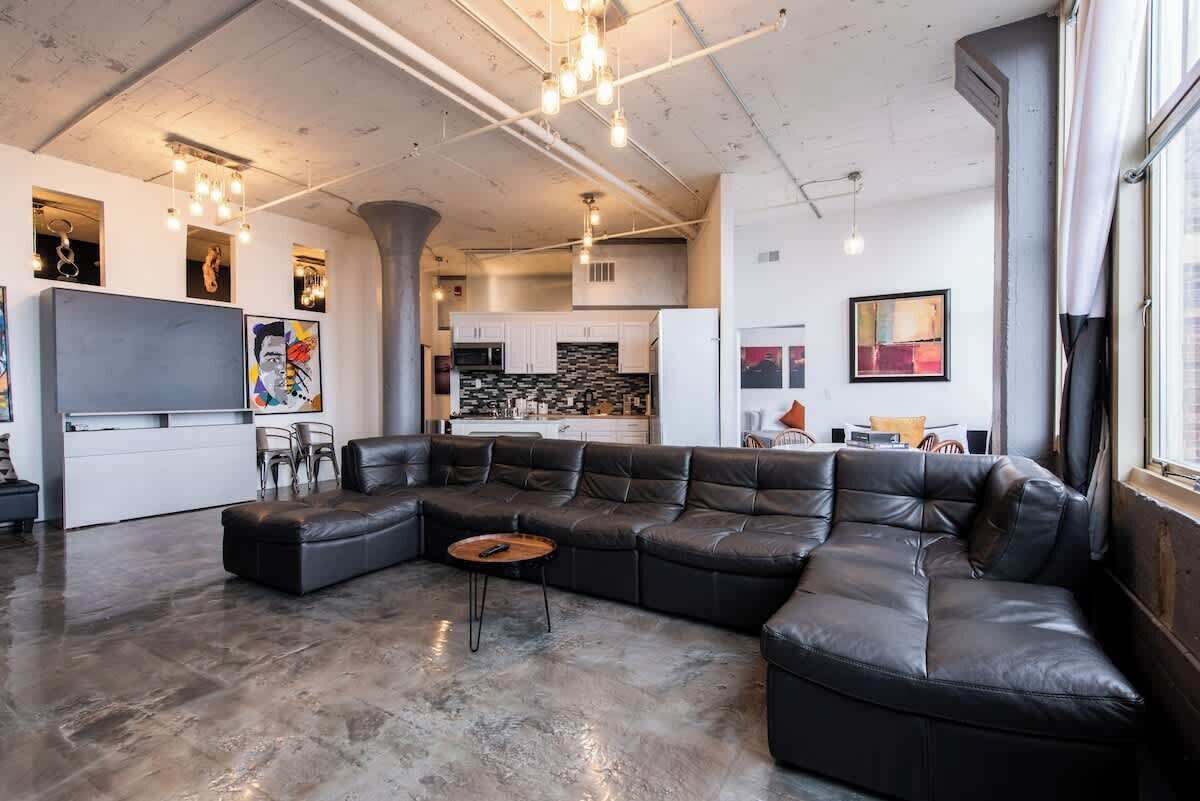 Télévision, jeux vidéo, espaces bureaux