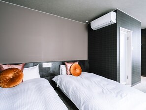 Decoración personalizada, escritorio y cortinas blackout 