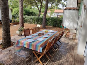 Outdoor dining - Villa in the pines 300m from the beach (La Tranche-sur-Mer)