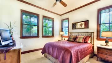 Luxury Villa (Unit 11A) | Soundproofing, iron/ironing board, travel crib, free WiFi