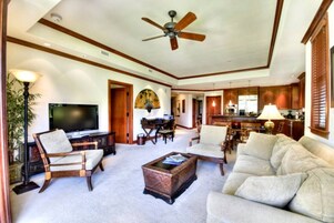 Luxury Villa (Unit 11A) | Soundproofing, iron/ironing board, travel crib, free WiFi