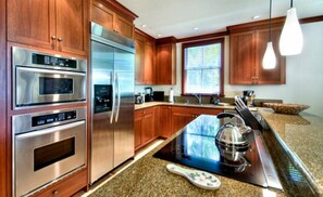 Luxury Villa (Unit 11A) | Private kitchen | Full-size fridge, microwave, oven, stovetop - Luxury Beach Front Villa - Kolea (Waikoloa)