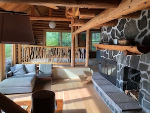 Interior - Beautiful Log Cabin on Saganaga Lake (Grand Marais)
