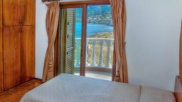 4 habitaciones, tabla de planchar con plancha, cuna de viaje y wifi