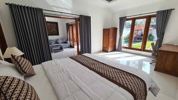 1 bedroom, desk, WiFi